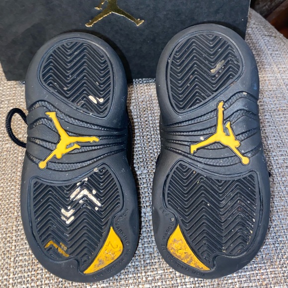 Kids Jordan 12 black taxi size 6c - Picture 5 of 7